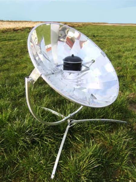 Solarkocher mit Parabolspiegel