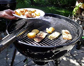 Holzkohlegrill